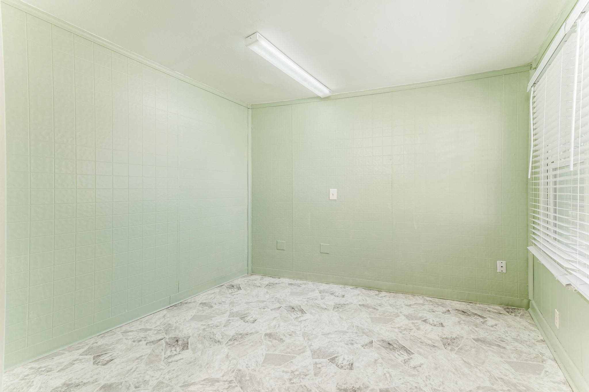 1502 Dearborn Street Augusta, KS 67010 - Photo 15 of 35