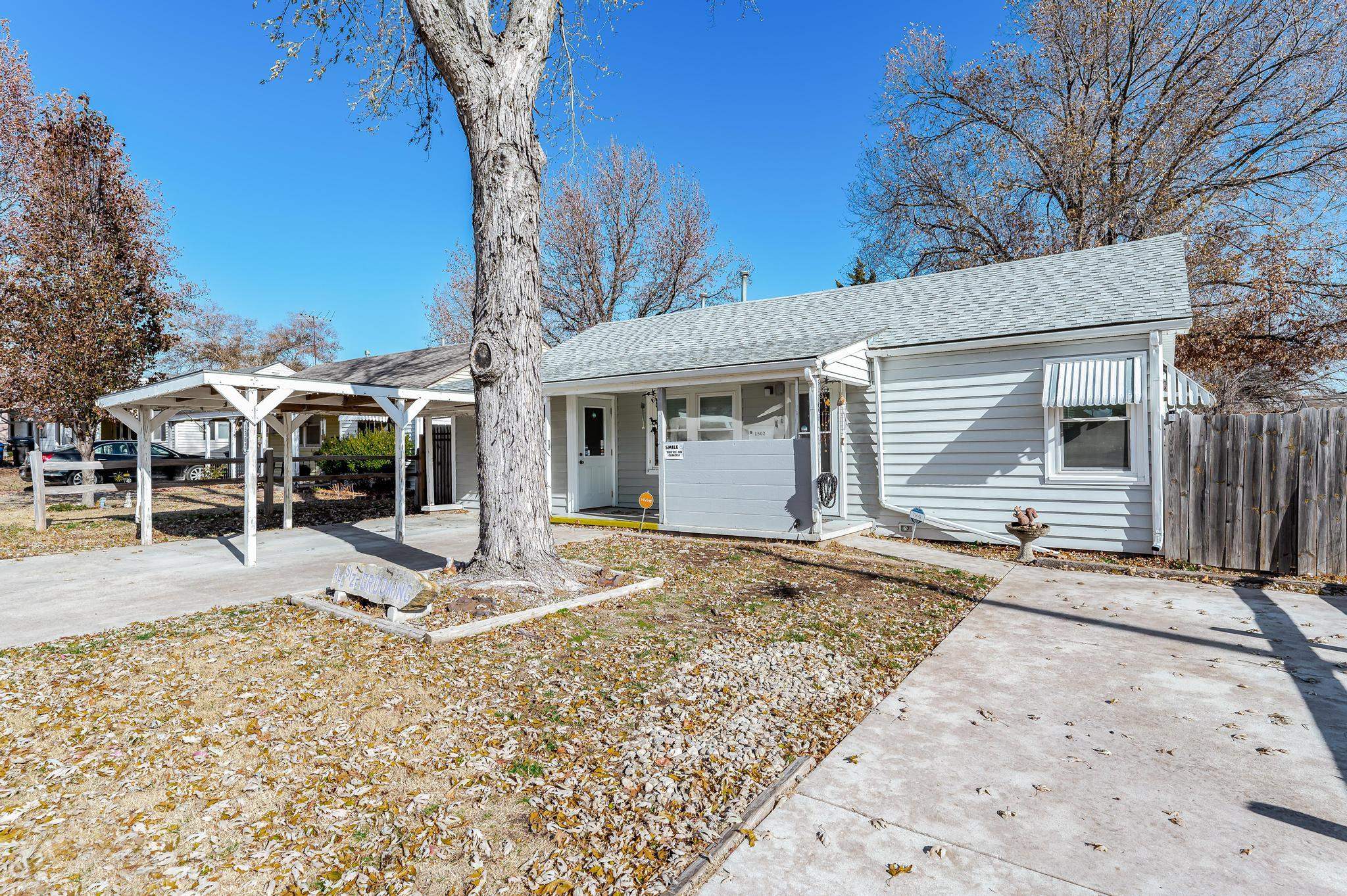 1502 Dearborn Street Augusta, KS 67010 - Photo 4 of 35