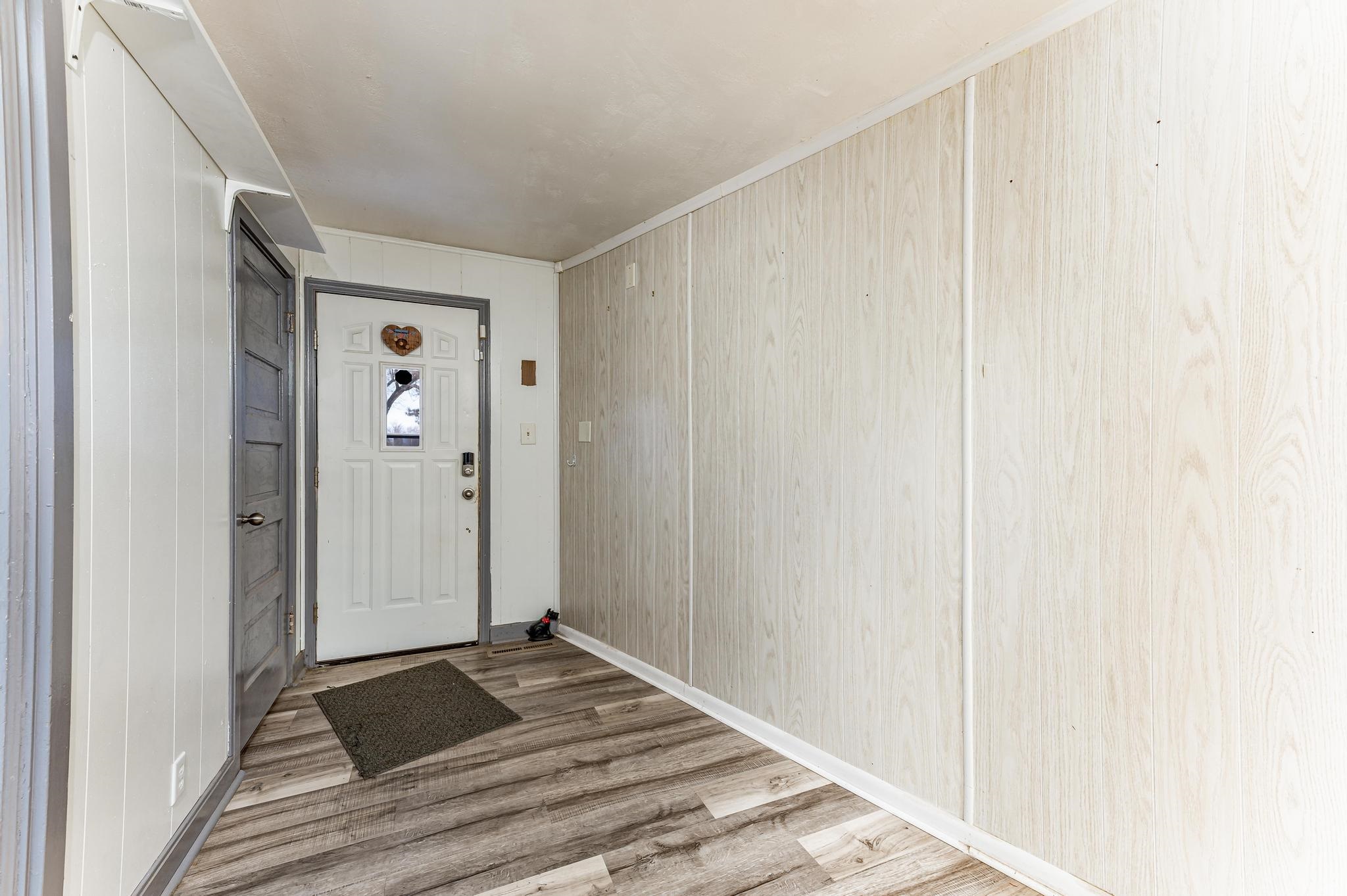 1502 Dearborn Street Augusta, KS 67010 - Photo 6 of 35