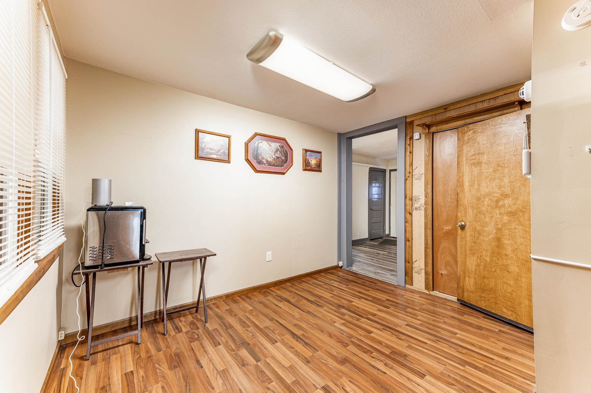 1502 Dearborn Street Augusta, KS 67010 - Photo 8 of 35