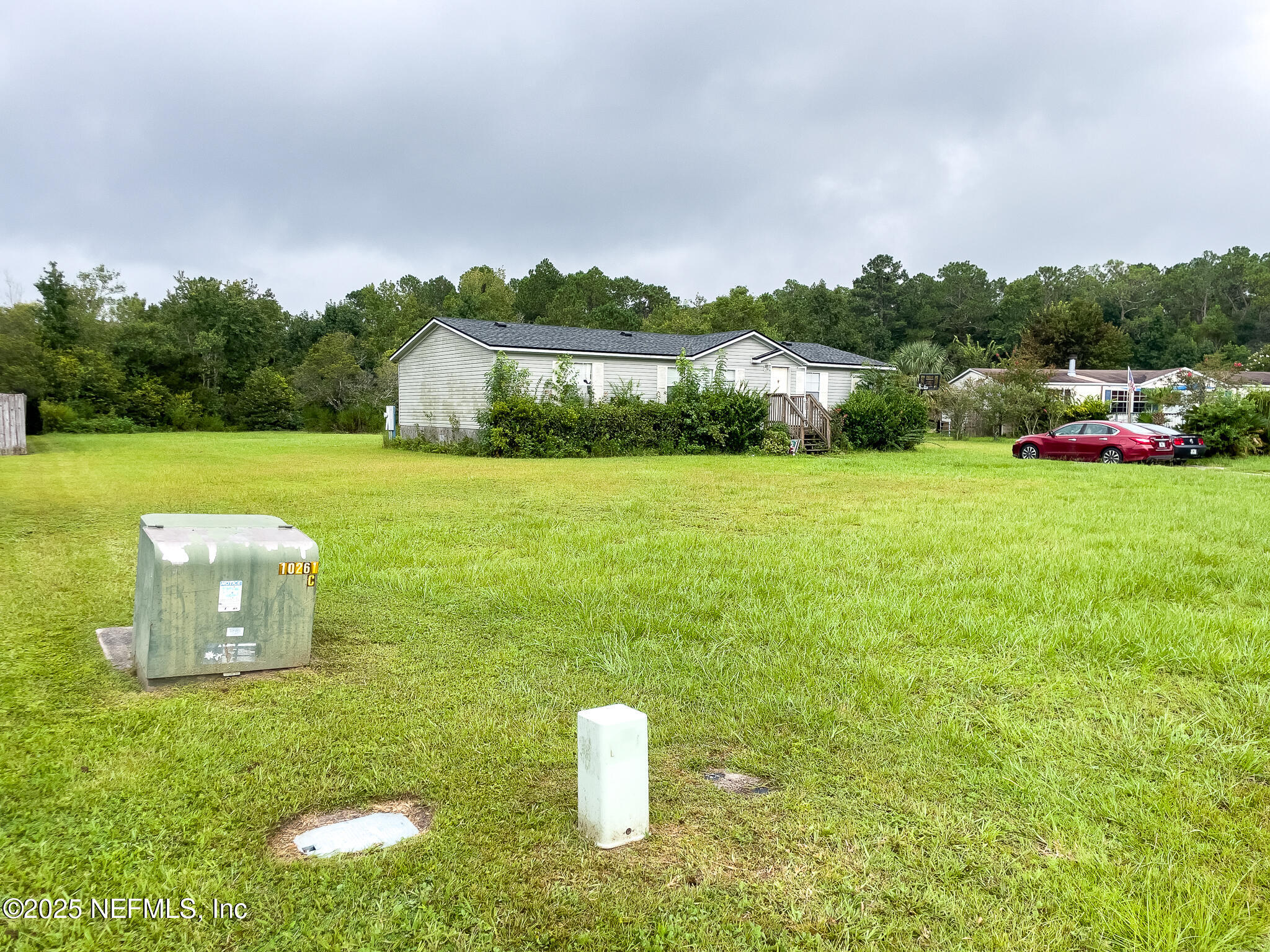 10259 Rabbit Ridge Road Jacksonville, FL 32219 - Photo 11 of 16 a house with a garden