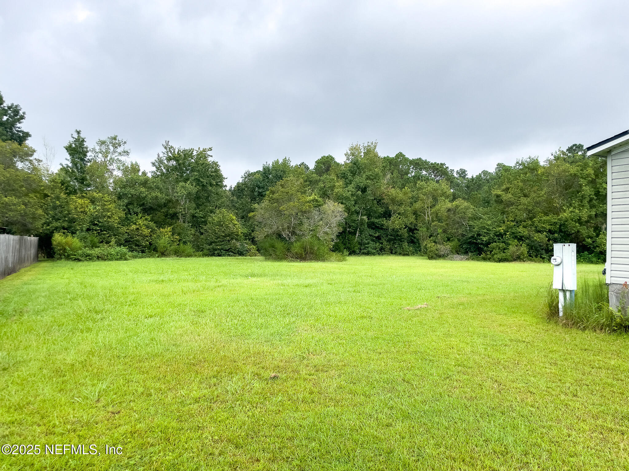 10259 Rabbit Ridge Road Jacksonville, FL 32219 - Photo 12 of 16 a backyard of a house with lots of green space