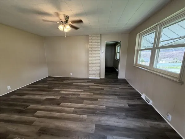 $1,100 | 1156 Eisenhower Drive, Russellton, PA 15076