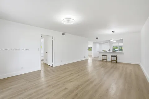 $279,000 | 300 Southwest 130th Terrace, Unit 110B, Pembroke Pines, FL 33027