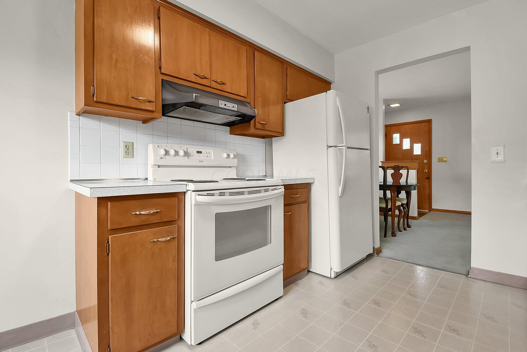 1285 Bernhard Road Columbus, OH 43227 - Photo 15 of 35 Kitchen