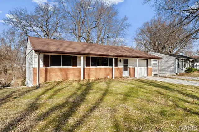 $189,900 | 33 Potomac Drive, Fairview Heights, IL 62208