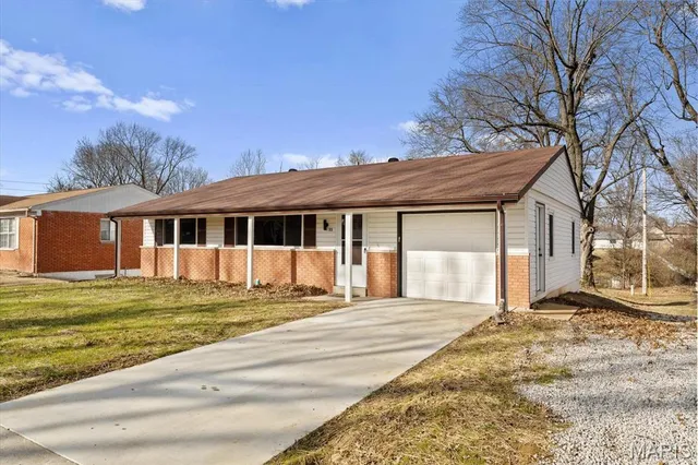 $189,900 | 33 Potomac Drive, Fairview Heights, IL 62208