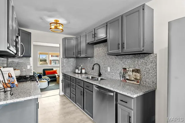 $189,900 | 33 Potomac Drive, Fairview Heights, IL 62208