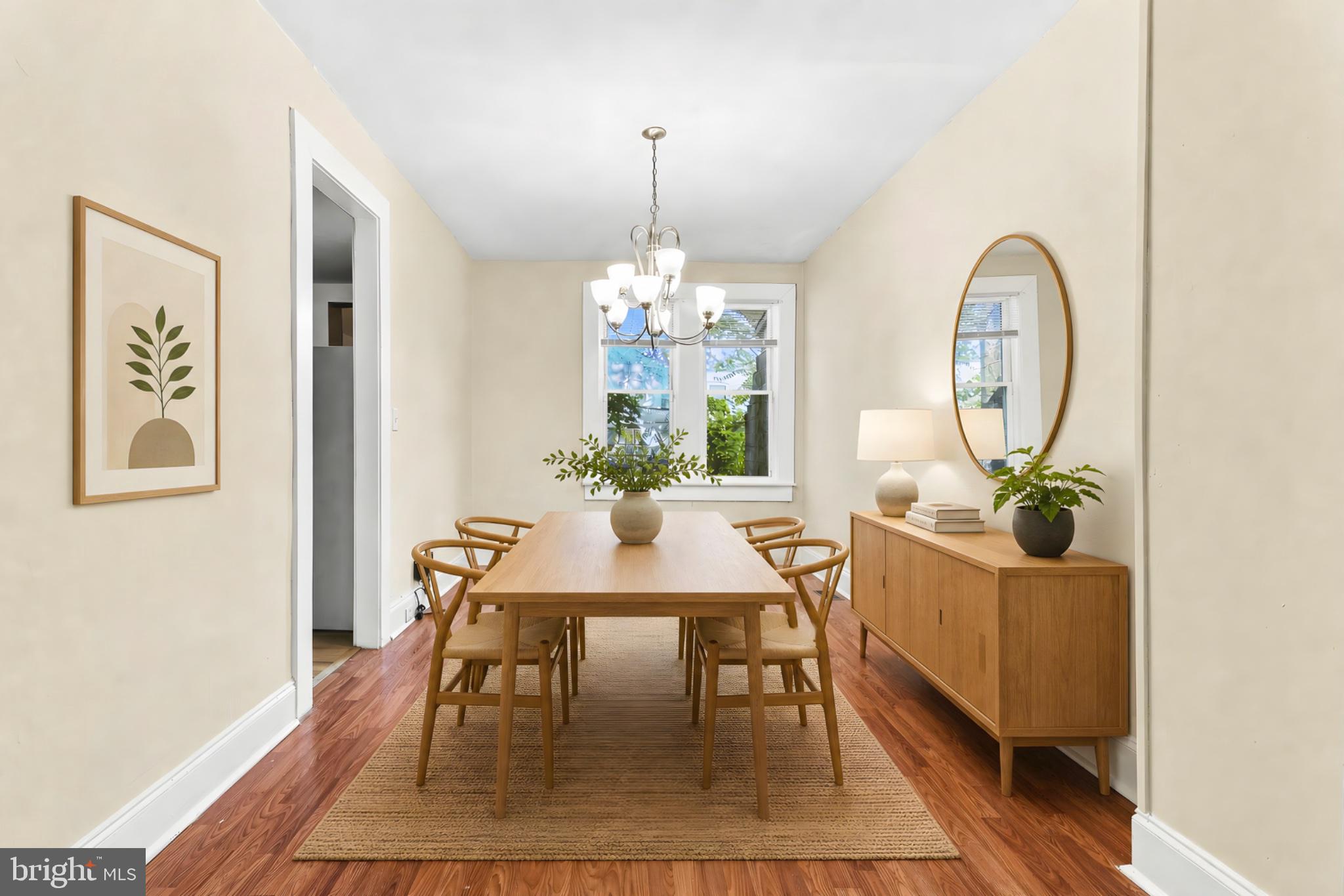 730 Linnard Street Baltimore, MD 21229 - Photo 8 of 31 Bright and inviting dining space (virtually staged
