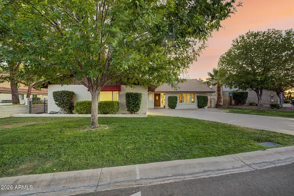 $749,900 | 1221 East Steamboat Bend Drive, Tempe, AZ 85283