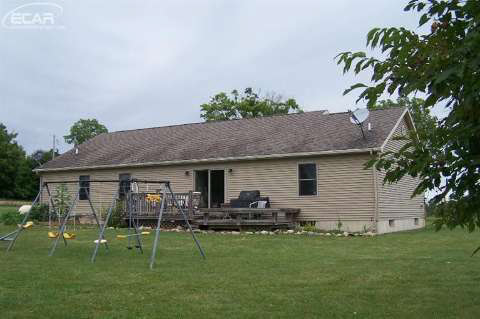 10100 Beard Road Byron, MI 48418 - Photo 4 of 26 20446135-3.JPG