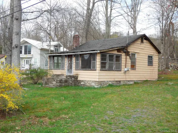 $139,000 | 213 Lake Shore Drive, Pine Bush, NY 12566