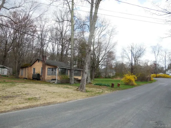 $139,000 | 213 Lake Shore Drive, Pine Bush, NY 12566