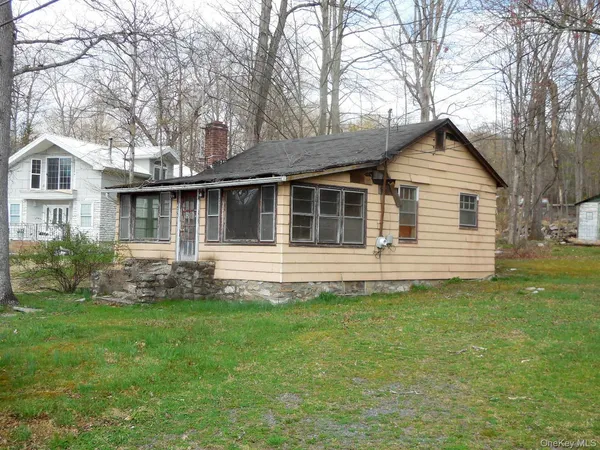 $139,000 | 213 Lake Shore Drive, Pine Bush, NY 12566