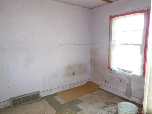 $139,000 | 213 Lake Shore Drive, Pine Bush, NY 12566