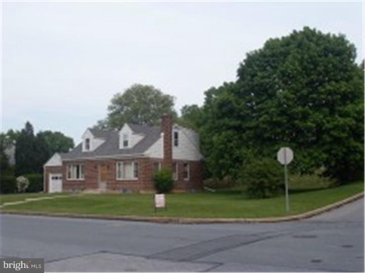 209 Parkside Avenue Reading, PA 19607 - Photo 1 of 19 Front Yard