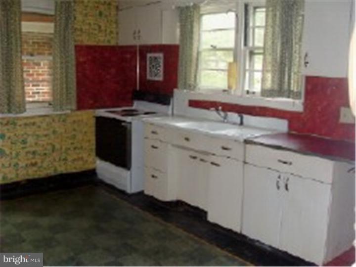 209 Parkside Avenue Reading, PA 19607 - Photo 13 of 19 Kitchen