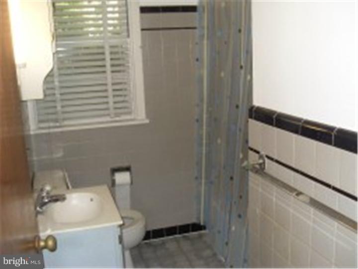 209 Parkside Avenue Reading, PA 19607 - Photo 17 of 19 Bathroom