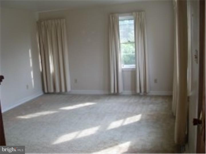 209 Parkside Avenue Reading, PA 19607 - Photo 8 of 19 Living Room