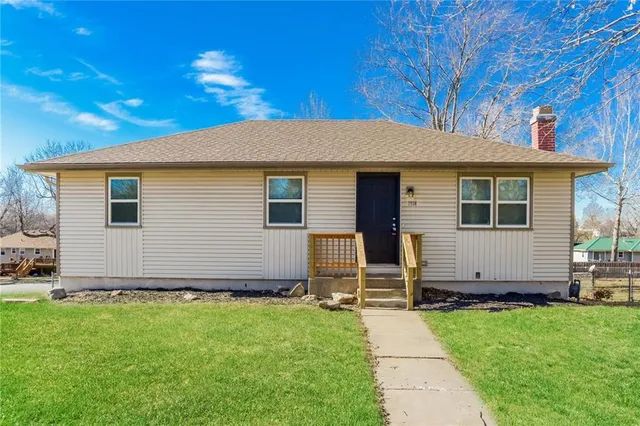 $1,445 | 1914 Willow Street, Higginsville, MO 64037