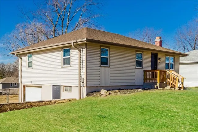 $1,445 | 1914 Willow Street, Higginsville, MO 64037