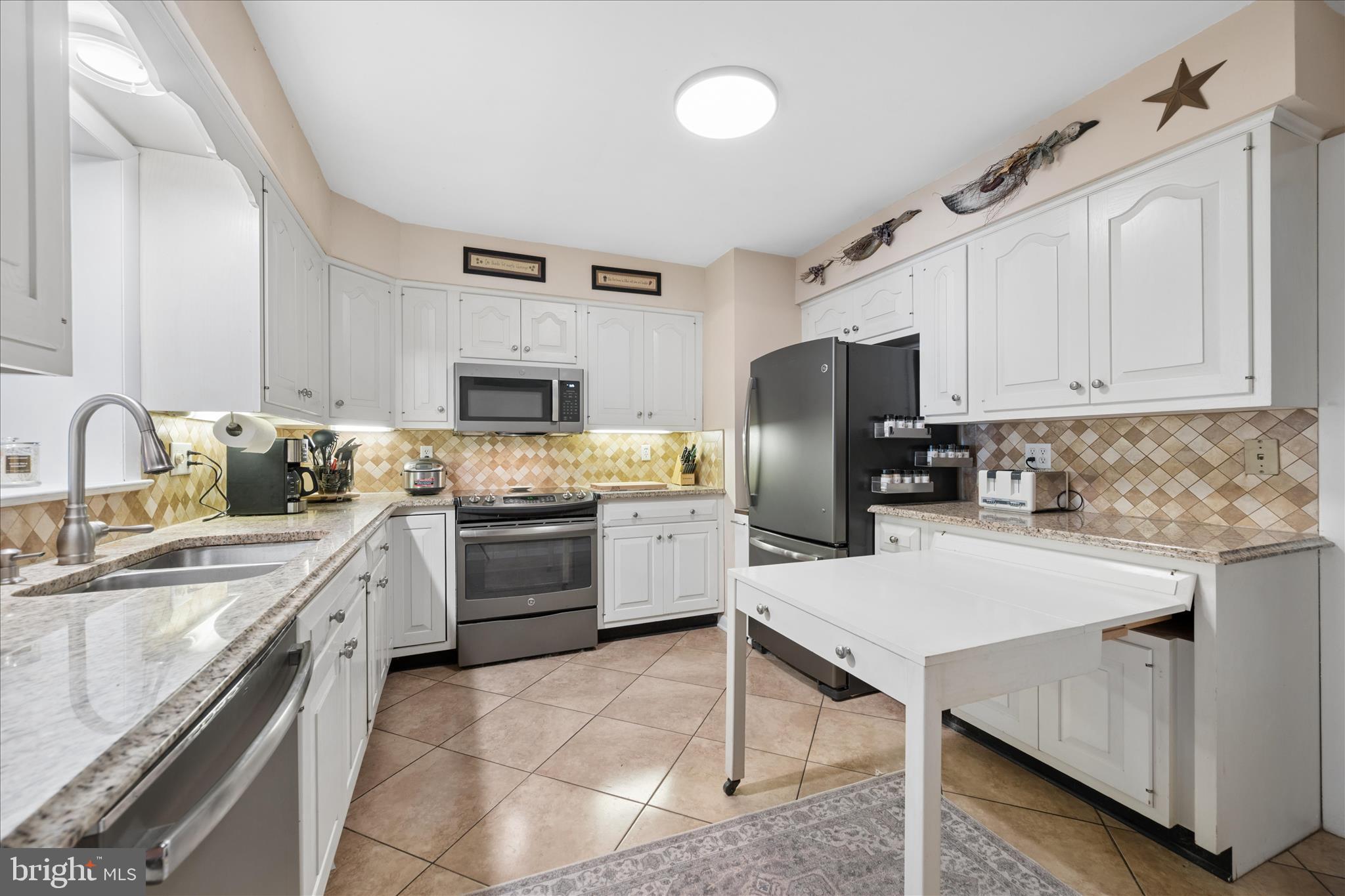 17223 Clover Leaf Road Hagerstown, MD 21740 - Photo 8 of 59 Kitchen
