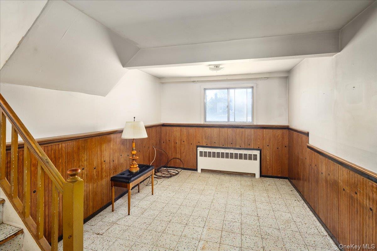 24 Roxbury Avenue Plainview, NY 11803 - Photo 20 of 36