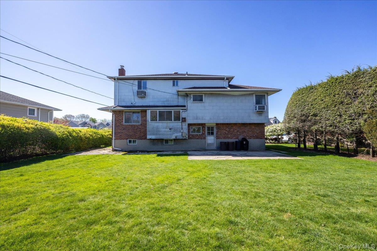 24 Roxbury Avenue Plainview, NY 11803 - Photo 26 of 36