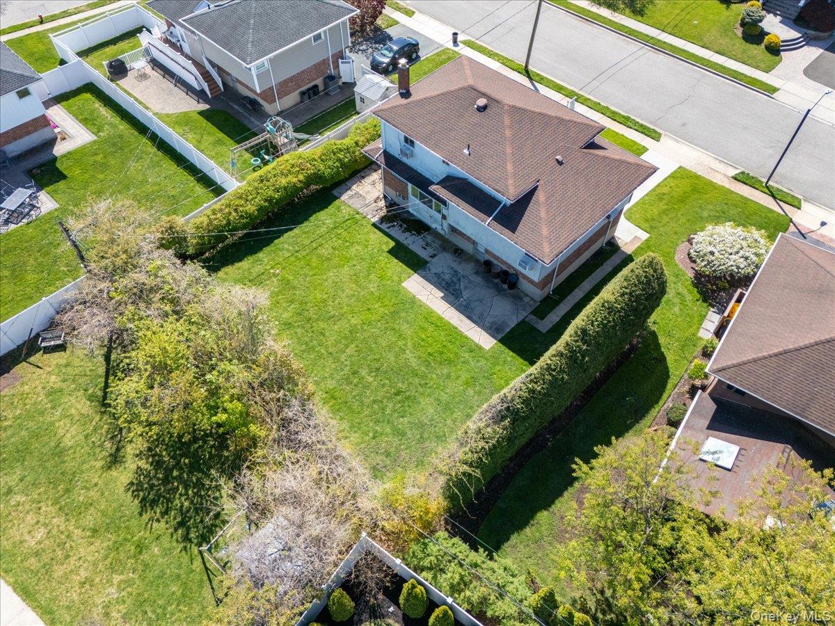 24 Roxbury Avenue Plainview, NY 11803 - Photo 27 of 36
