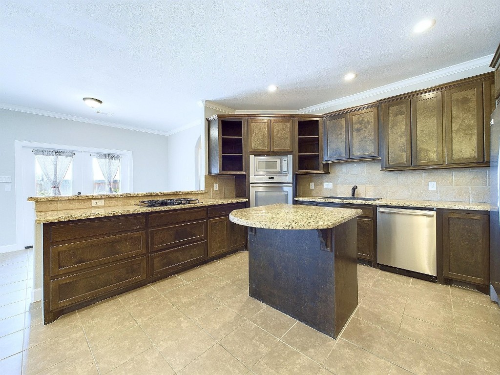 123 Renaissance Court Magnolia, TX 77354 - Photo 8 of 48