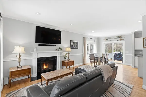 $749,900 | 50 Greenbrier Circle, Richmond, RI 02892