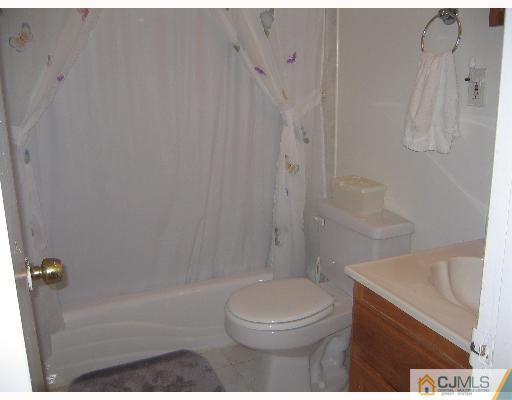 13 Atlantic Road Somerset, NJ 08873 - Photo 5 of 8