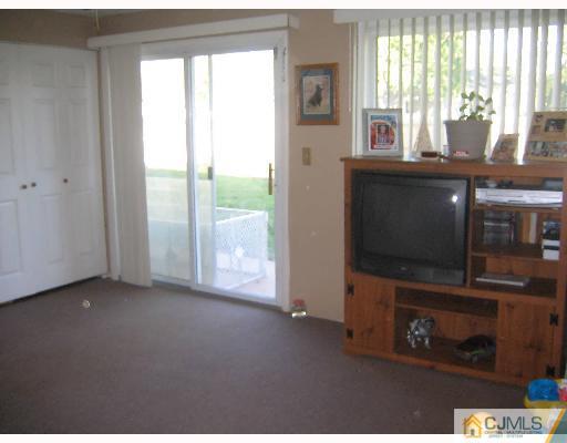 13 Atlantic Road Somerset, NJ 08873 - Photo 6 of 8