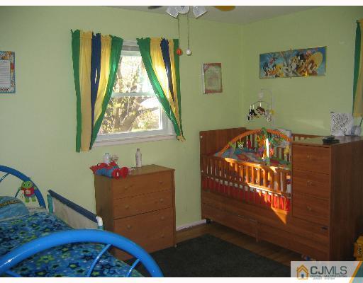 13 Atlantic Road Somerset, NJ 08873 - Photo 7 of 8