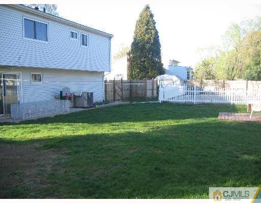 13 Atlantic Road Somerset, NJ 08873 - Photo 8 of 8