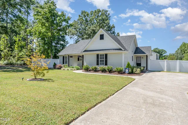 $320,000 | 501 Somerset Drive, Zebulon, NC 27597