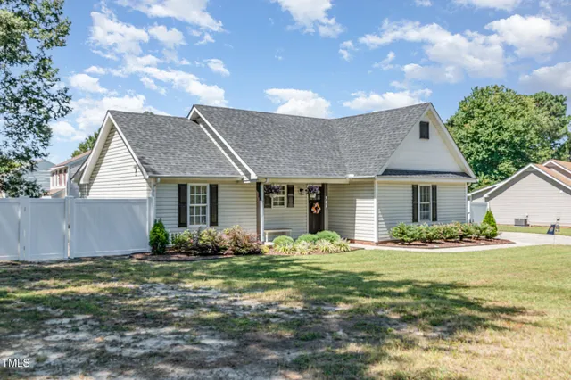 $320,000 | 501 Somerset Drive, Zebulon, NC 27597