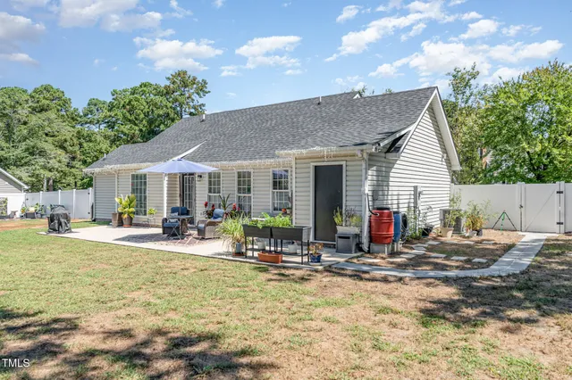 $320,000 | 501 Somerset Drive, Zebulon, NC 27597