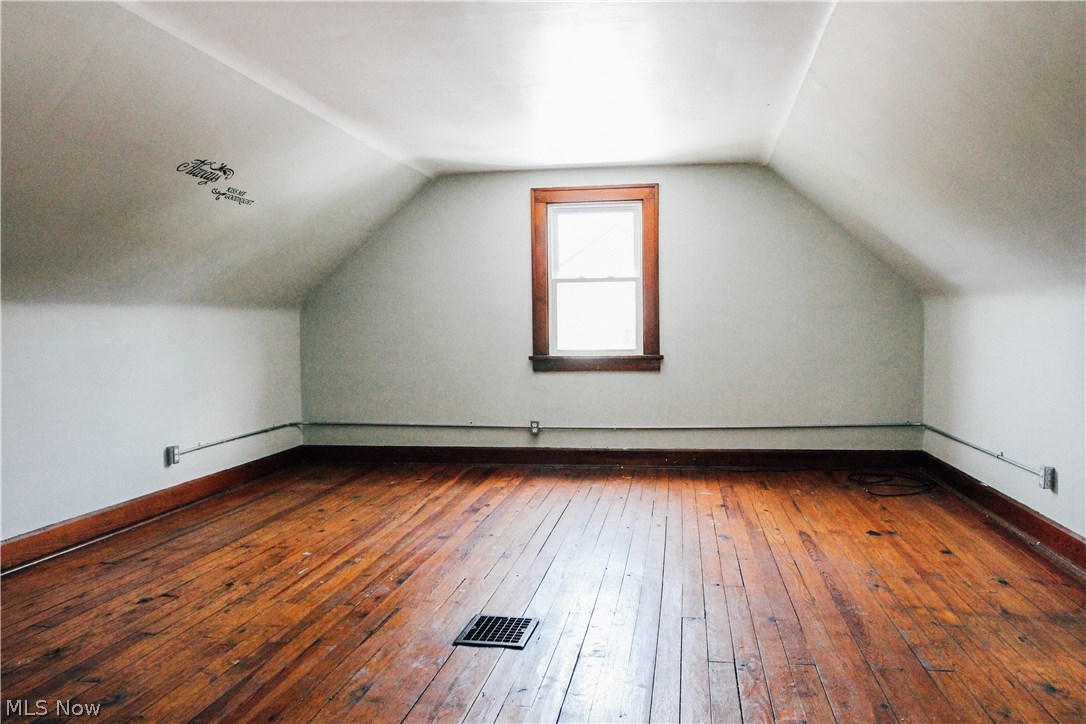 2021 Goodnor Road Cleveland, OH 44118 - Photo 25 of 32