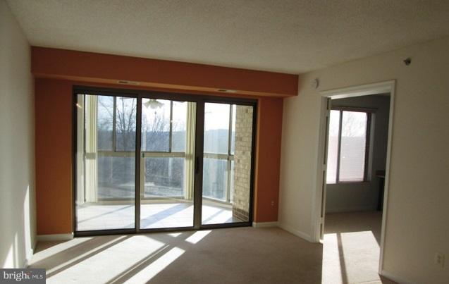 19385 Cypress Ridge Terrace, Unit 704 Leesburg, VA 20176 - Photo 6 of 13 Living Room