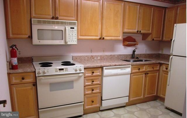 19385 Cypress Ridge Terrace, Unit 704 Leesburg, VA 20176 - Photo 8 of 13 Kitchen