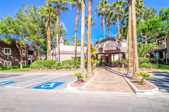 $1,550 | 5250 South Rainbow Boulevard, Unit 2034, Las Vegas, NV 89118