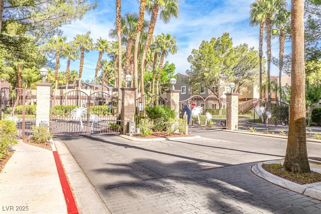 $1,550 | 5250 South Rainbow Boulevard, Unit 2034, Las Vegas, NV 89118