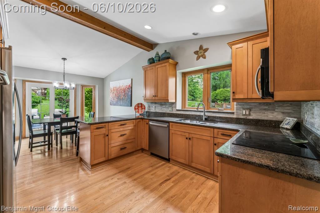 2072 Cumberland Road Rochester, MI 48307 - Photo 9 of 34