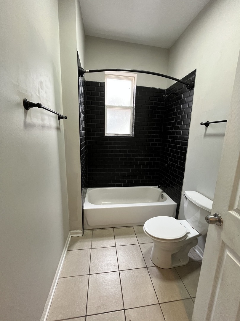 847 East 65th Street, Unit 2 Chicago, IL 60637 - Photo 9 of 13 a bathroom with a bathtub and a toilet
