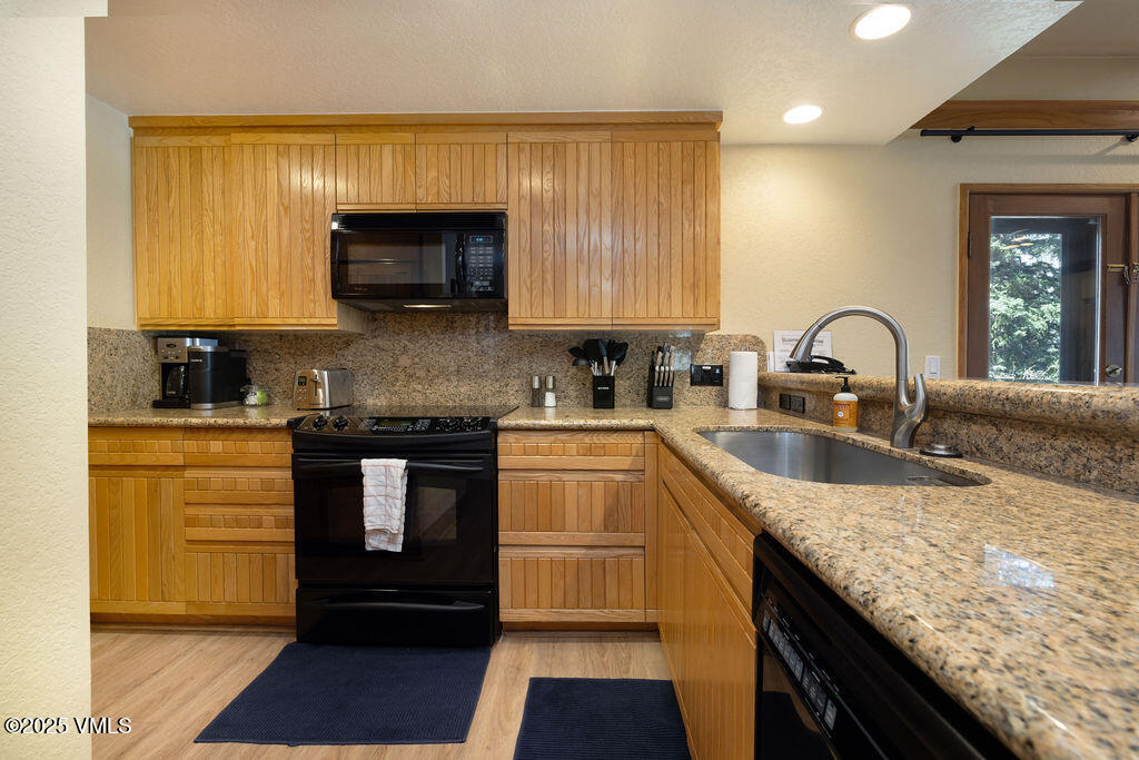 120 Offerson Road, Unit 3002 Beaver Creek, CO 81620 - Photo 6 of 26 2504_charter_3002_interior_kitchen_a