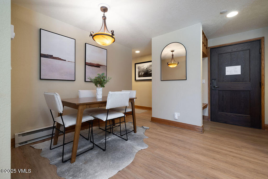 120 Offerson Road, Unit 3002 Beaver Creek, CO 81620 - Photo 7 of 26 2504_charter_3002_interior_dining