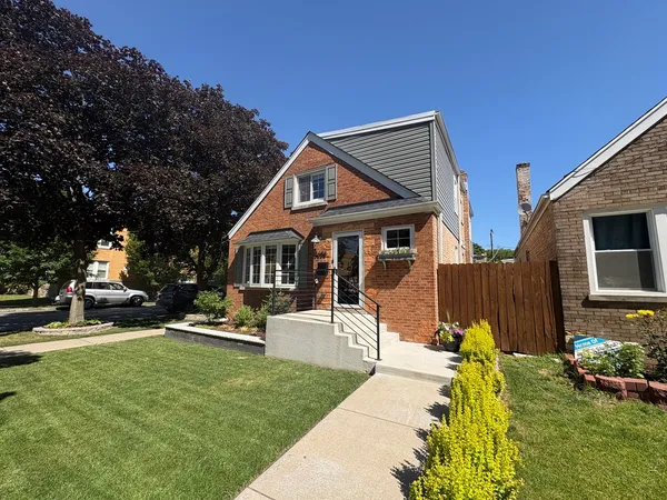 $535,000 | 5058 West Wrightwood Avenue, Chicago, IL 60639
