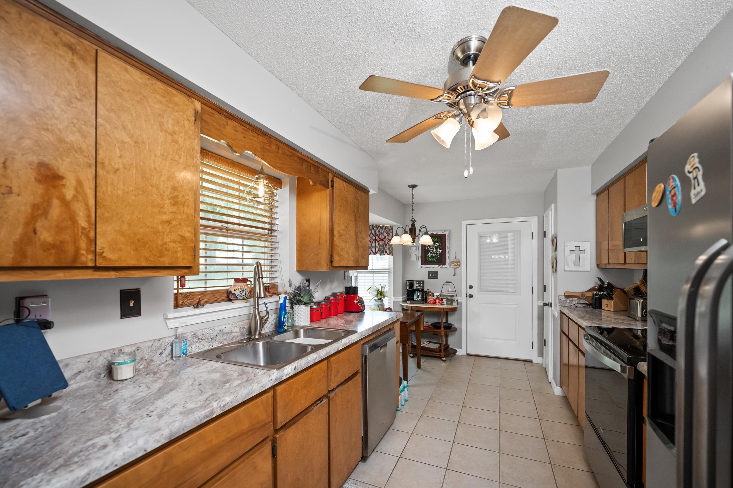 7791 Simmons Drive Foley, AL 36535 - Photo 16 of 32 Kitchen