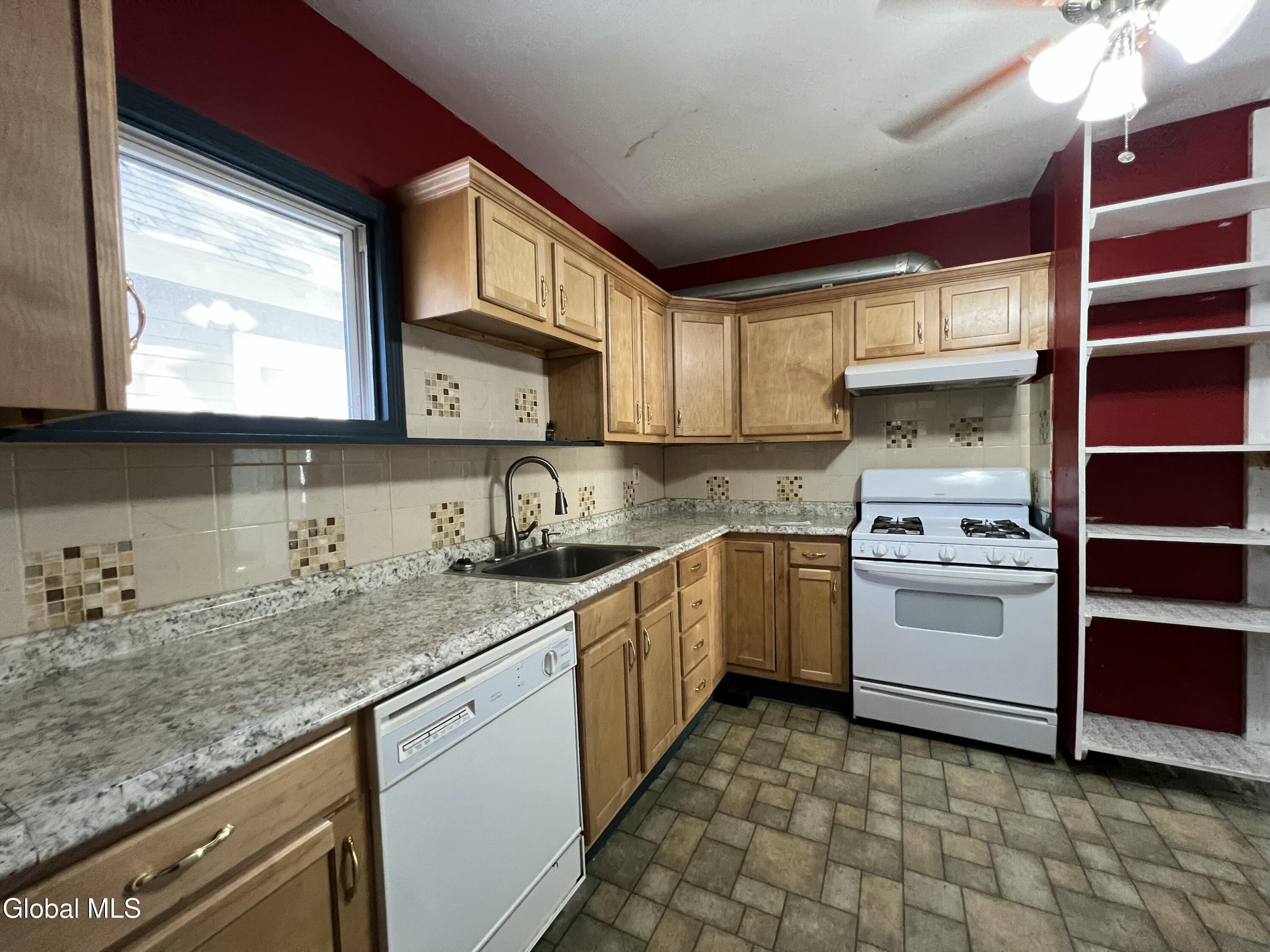 423 Division Street Schenectady, NY 12304 - Photo 12 of 16 IMG_6495